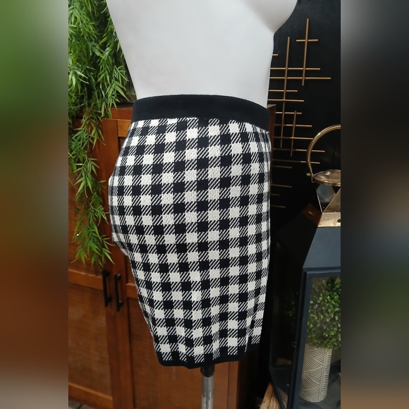 Black and White Checkered Women Shorts - Picture 3 of 9